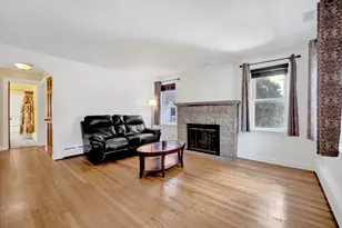 9304 S Utica Ave, Evergreen Park, IL 60805 - Photo 3