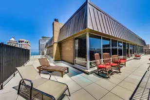 201 E Chestnut St, Chicago, IL 60611 - Photo 31