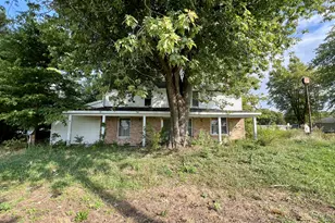 215 W Main St, Sheldon, IL 60966 - Photo 1