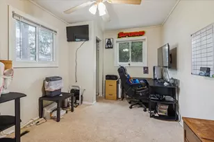 7 Hickory Dr, Carpentersville, IL 60110 - Photo 11