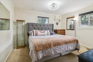 7 Hickory Dr, Carpentersville, IL 60110 - Photo 9