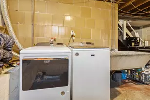 7 Hickory Dr, Carpentersville, IL 60110 - Photo 15