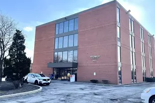 605 E Algonquin Rd, Arlington Heights, IL 60005 - Photo 1