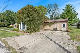 620 Tremont St, Lincoln, IL 62656 - Photo 19