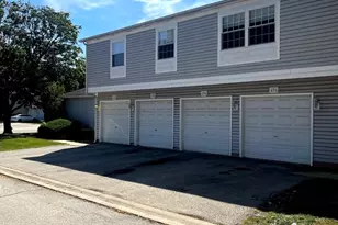 674 Cleo Ct, Wheeling, IL 60090 - Photo 1