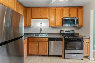 601 Hanover Ct, Schaumburg, IL 60194 - Photo 9