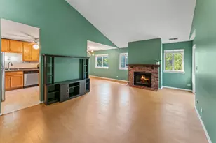 601 Hanover Ct, Schaumburg, IL 60194 - Photo 5