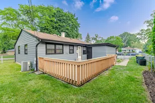 2100 Martin Ln, Rolling Meadows, IL 60008 - Photo 3