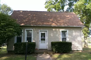 701 S Cain St, Clifton, IL 61727 - Photo 1