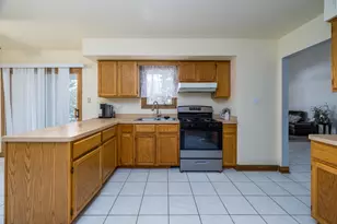 16231 Lake Villa Ave, Tinley Park, IL 60477 - Photo 3