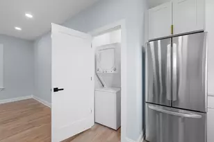 3805 W Belle Plaine Ave, Chicago, IL 60618 - Photo 7