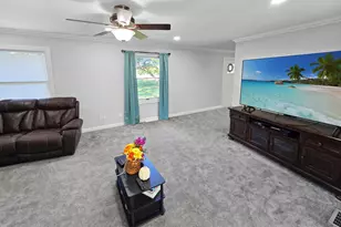 934 Vilman Rd, Plano, IL 60545 - Photo 3