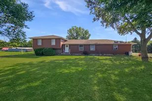 934 Vilman Rd, Plano, IL 60545 - Photo 1