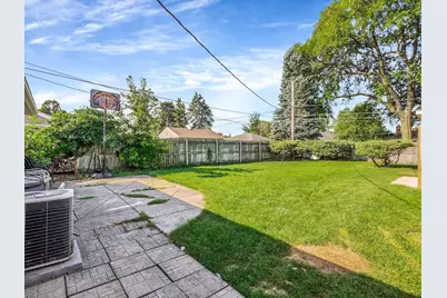 1056 E Villa Drive, Des Plaines, IL 60016 - Photo 17