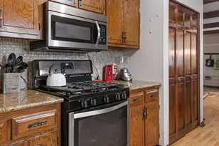 601 Fairlane Dr, Joliet, IL 60435 - Photo 9