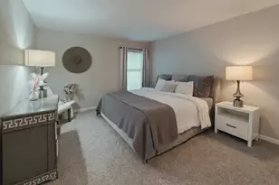 5511 E Lake Dr, Lisle, IL 60532 - Photo 9