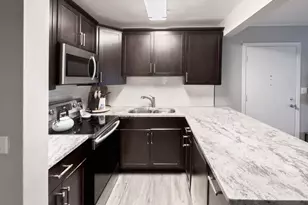 5511 E Lake Dr, Lisle, IL 60532 - Photo 7