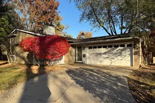 1124 Holly Ct, Naperville, IL 60540 - Photo 1