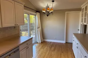 1124 Holly Ct, Naperville, IL 60540 - Photo 7