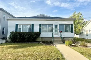 822 W Lafayette St, Ottawa, IL 61350 - Photo 1