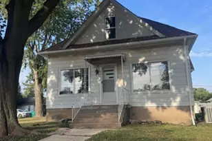 1002 N Park St, Streator, IL 61364 - Photo 1