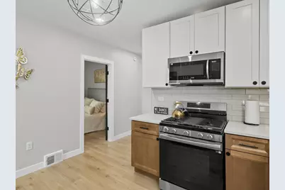 8442 S Kingston Avenue, Chicago, IL 60617 - Photo 9