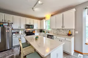 965 Carmen Rd, Sugar Grove, IL 60554 - Photo 7