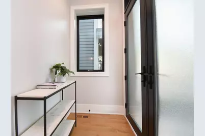 3644 N Bosworth Avenue, Chicago, IL 60613 - Photo 3