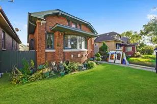 6858 Riverside Dr, Berwyn, IL 60402 - Photo 3