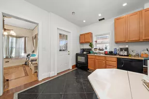 6858 Riverside Dr, Berwyn, IL 60402 - Photo 11