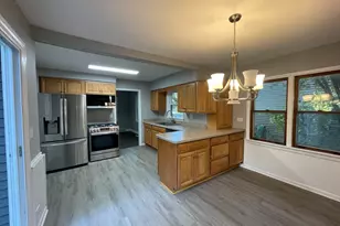 3S284 Patterman Rd, Warrenville, IL 60555 - Photo 7