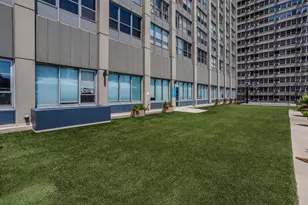 655 W Irving Park Rd, Chicago, IL 60613 - Photo 13