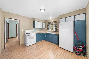 415 W Center St, Sandwich, IL 60548 - Photo 9