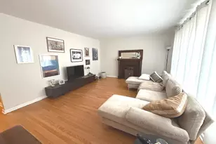 556 N Barton Ave, Evanston, IL 60202 - Photo 3