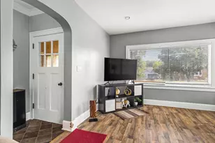 422 N Rockford Ave, Rockford, IL 61107 - Photo 9