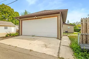 422 N Rockford Ave, Rockford, IL 61107 - Photo 3