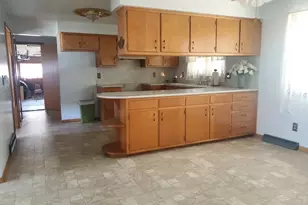 316 N Commerce St, Gilman, IL 60938 - Photo 7