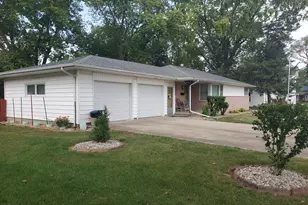 316 N Commerce St, Gilman, IL 60938 - Photo 3