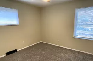 501 University Ave, Bloomington, IL 61701 - Photo 9