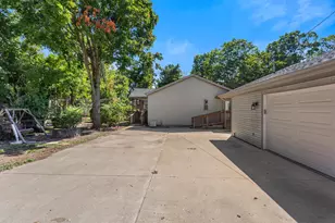 204 E Sherman St, Saint John, IL 61873 - Photo 29