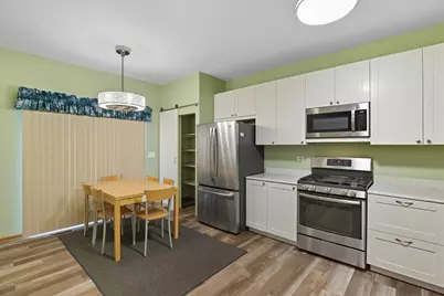 2346 Ashbrook Lane, Grayslake, IL 60030 - Photo 7