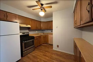 231 Gregory St, Aurora, IL 60504 - Photo 3