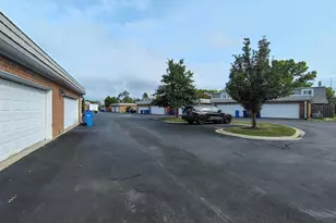 1490 Avignon Ct, Highland Park, IL 60035 - Photo 29