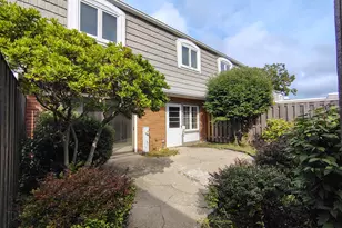 1490 Avignon Ct, Highland Park, IL 60035 - Photo 5