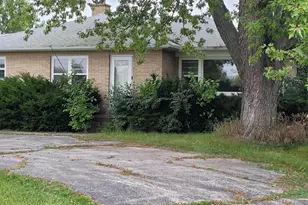 1405 Lewis Ave, Winthrop Harbor, IL 60096 - Photo 3