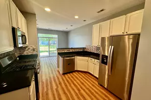 423 Acushnet St, Elgin, IL 60124 - Photo 7