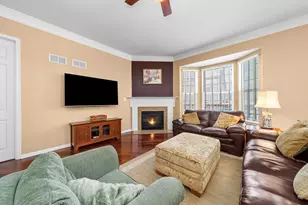 3858 Kingsmill Dr, Elgin, IL 60124 - Photo 15