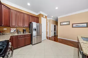 3858 Kingsmill Dr, Elgin, IL 60124 - Photo 9