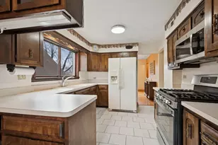 3850 Hull St, Skokie, IL 60076 - Photo 7