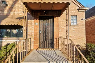 9941 S Lowe Ave, Chicago, IL 60628 - Photo 3